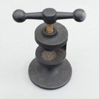 Vintage Robert Welch Gusseisen Nussknacker Tischpresse Klemme