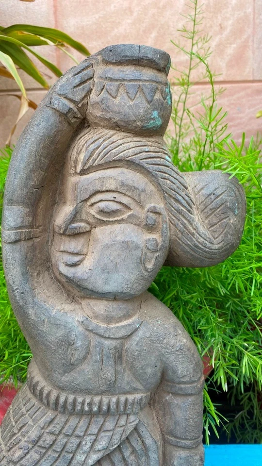 Figura de madera antigua tallada a mano del siglo XVII para mujer Foto 3 de 4