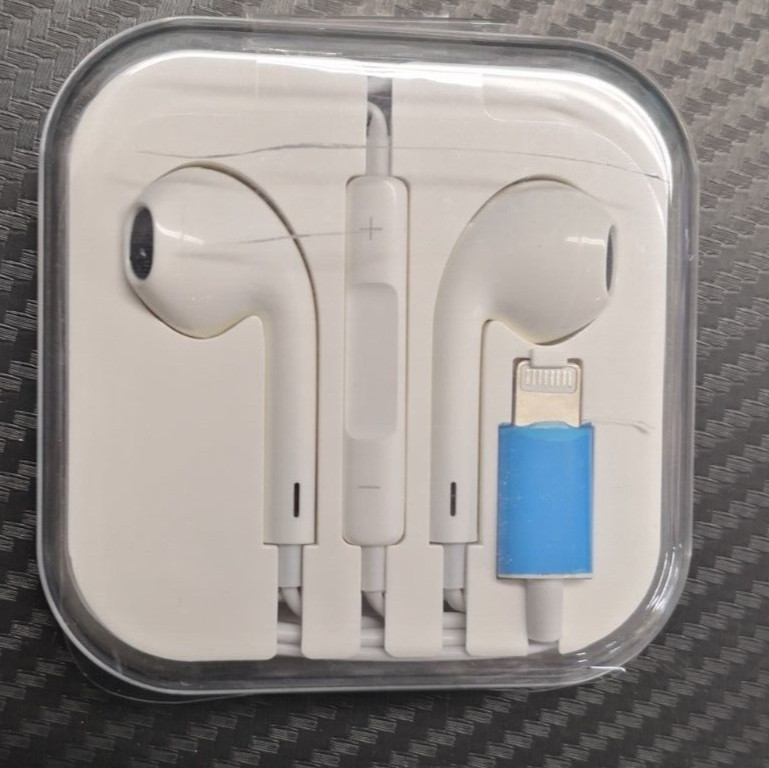 Earphones Headphones For Apple PRO Wired Earbuds. Volume, 8pin connector. White