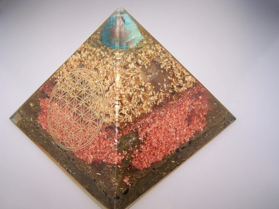 Orgon Orgonit Pyramide 18 cm Chrysokoll Sanidin Olivin Heliotrop Galaxy-Spirale - Bild 4 von 4