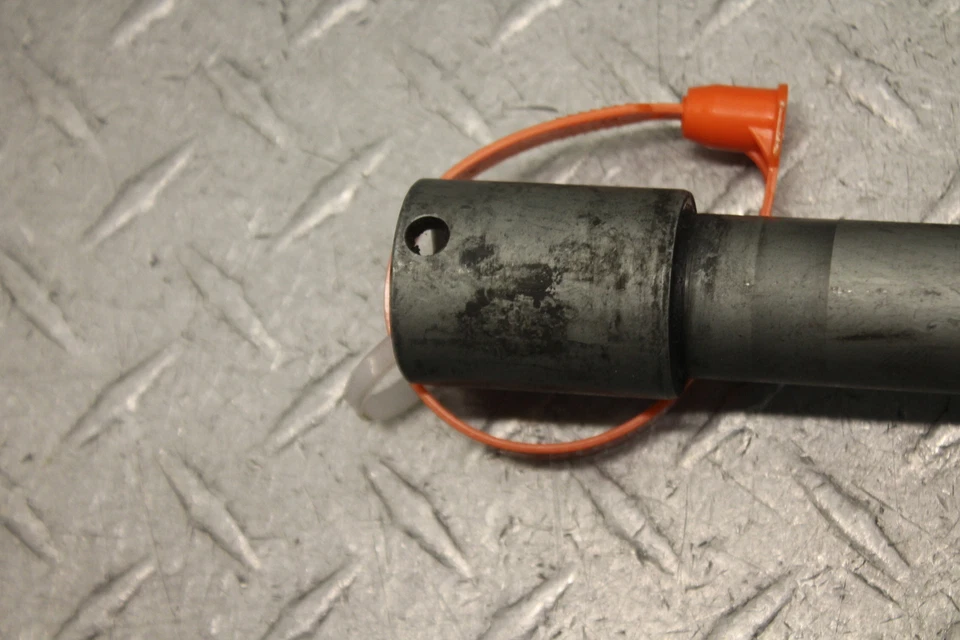 PARAFUSO PIVÔ EIXO ARO RODA DIANTEIRA HONDA CBR1000RR 2009 - Imagem 2 de 4