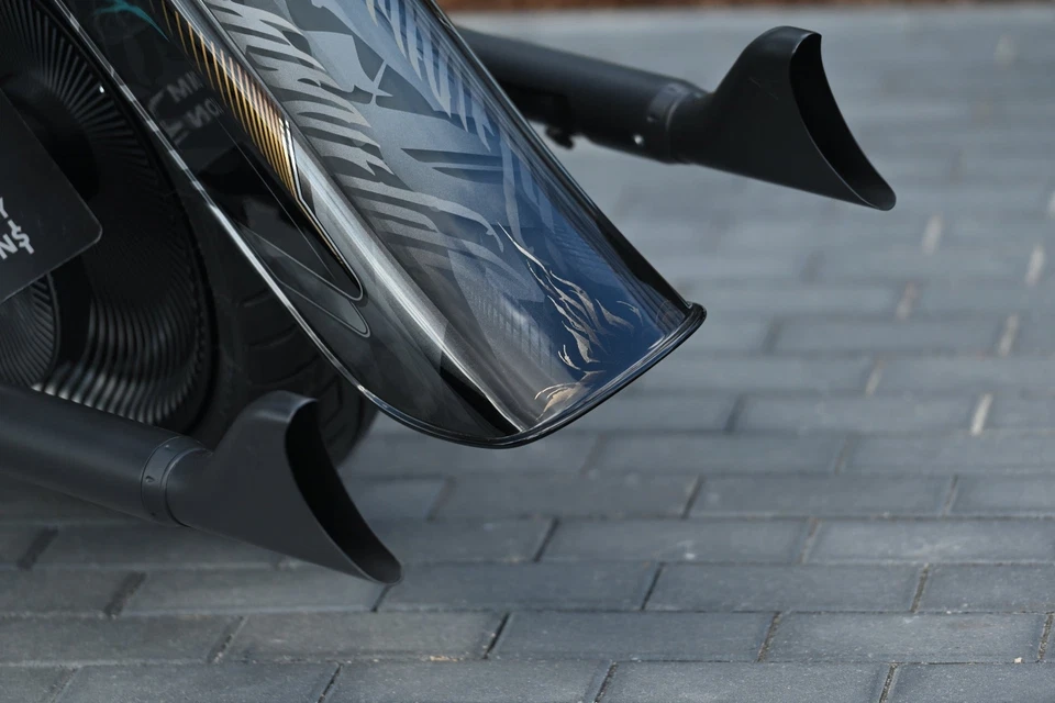 Guardabarros trasero estirado estilo chicano para Harley Davidson Softail modelo 2018-2024 Foto 4 de 4