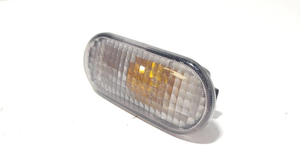 Volkswagen Golf IV 1999 Vorne links Seitenblinker UST77300 - Изображение 3 из 4