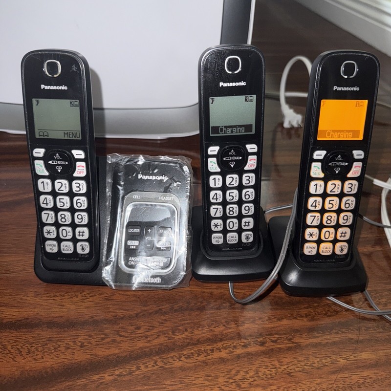 Panasonic KX-TG833SK 3-Handset Bluetooth Cordless Phone No Box Work Home Office