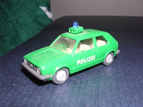 Wiking #1045 Volkswagen Golf 2 puertas "Policía" - Verde -- Importado 1983 1/87 | Zustand: Used