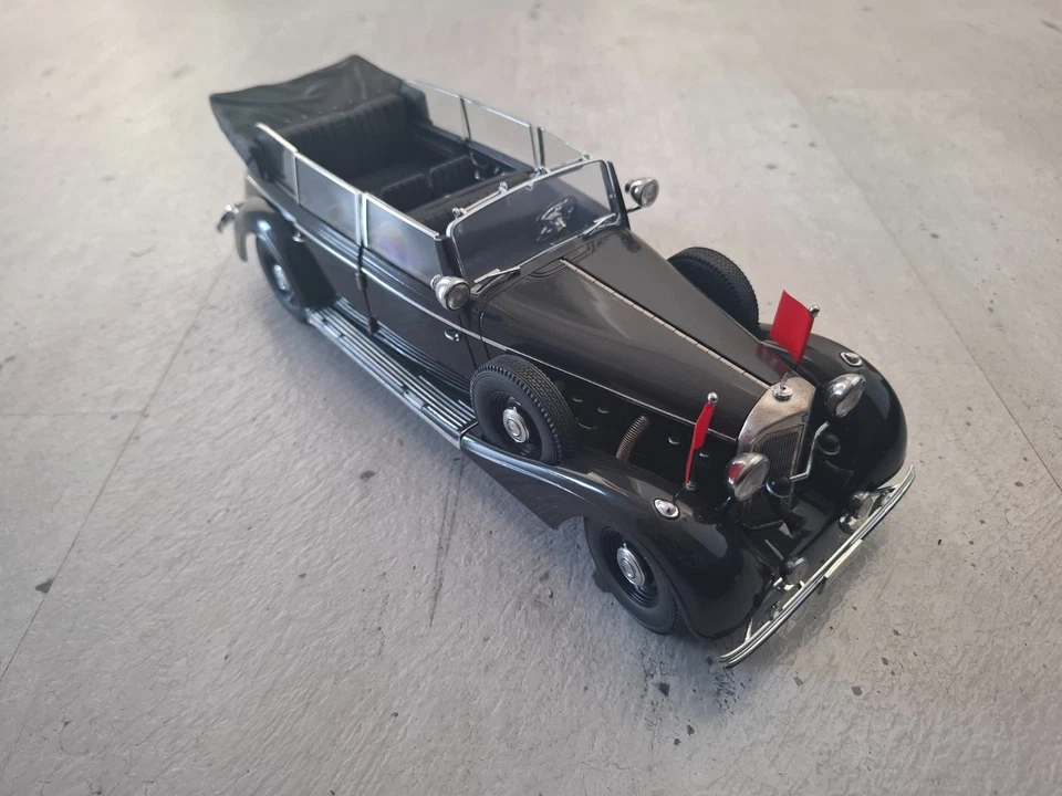 Mercedes-Benz 770 K, Cabrio-Limousine, 1938, schwarz, 1:18, Signature Models - Bild 2 von 4