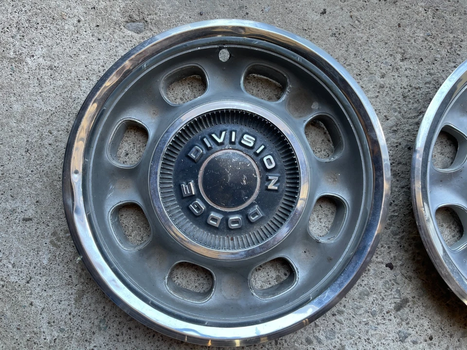 Dodge Division 1968 1969 15" tapacubos juego de 4 dos decentes dos cargadores Rat Rod R/T Foto 2 de 4