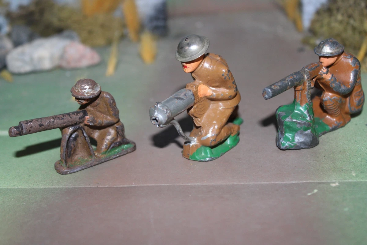 AMERICAN METAL, BARCLAY, GREY IRON LEAD/CAST IRON TOY SOLDIER MG LOT OF 3
