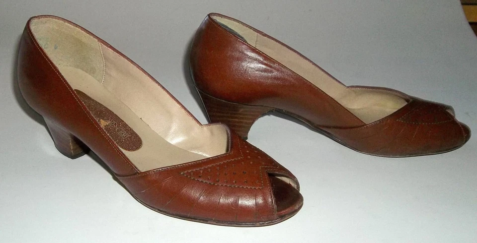 Zapatos Cruz Roja Tacón Apilado Peep Toe Cuero Marrón De Colección Talla 5 Foto 4 de 4