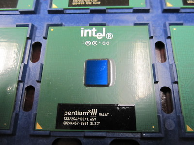 Intel Pentium III 733Mhz RB80526PZ733256 FCPGA 370 Gold Pin CPU SL3XY Vintage