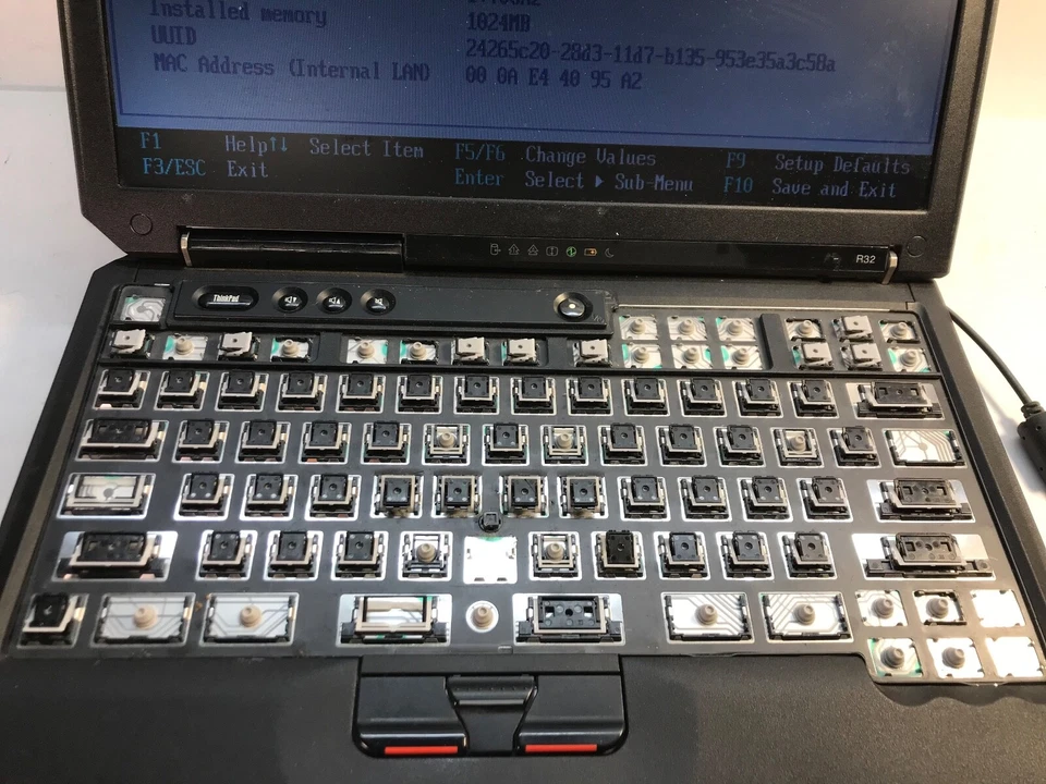 IBM ThinkPad R32 15" Intel Pentium 4 -MISSING ALL KEYS/BOOTS BIOS- MZ - Image 2 of 4