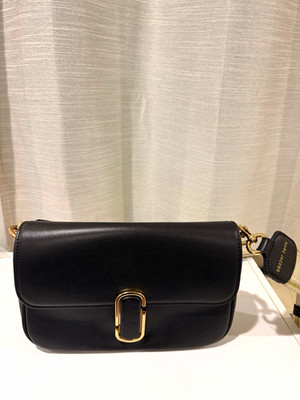 Marc Jacobs Black Crossbody Bag Gold Hardware Buckle Chain Strap Inner Pockets