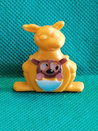 Jouets anciens - kangourou en plomb H 5 cm sur 10 cm
