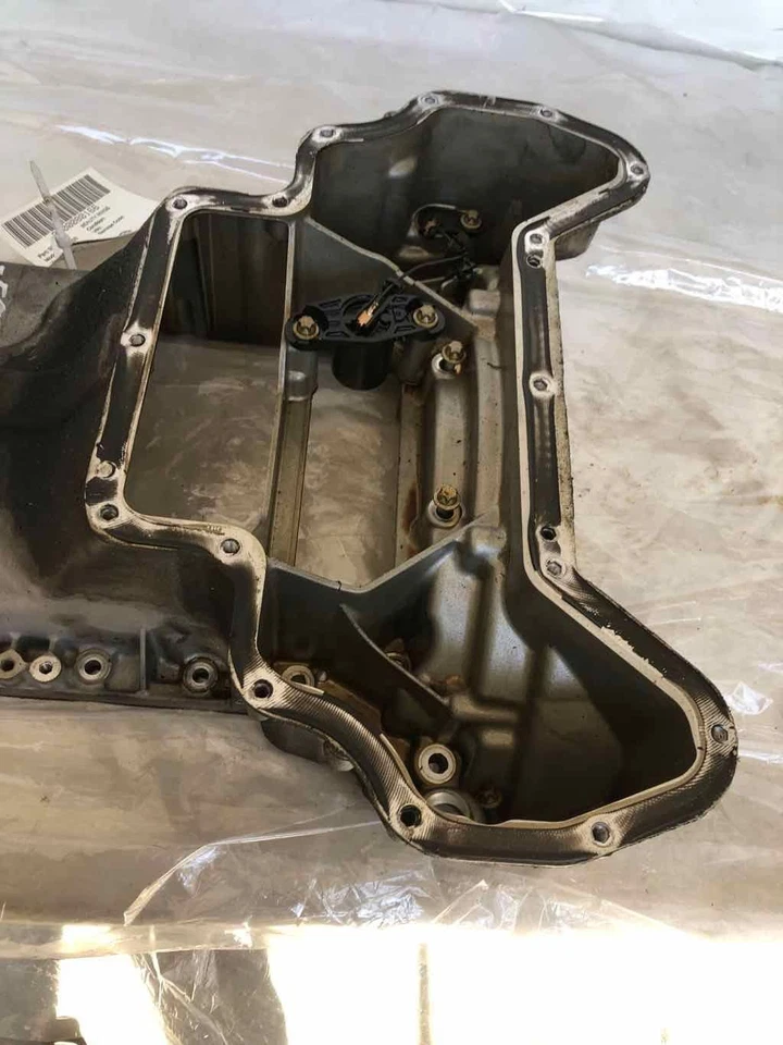 Mercedes Benz Clase C C300 2006-2011 cárter de aceite superior del motor 3,0 L tracción trasera R2720142102 Foto 2 de 4