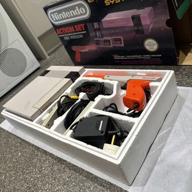 Nintendo Entertainment System NES-001 Action Set Console Bianca Buone Condizioni 
