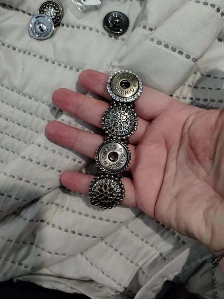 Pulsera y broches de presión de jengibre Foto 2 de 4