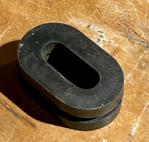 HONDA TRX250R TRX 250R OEM FRONT FUEL GAS TANK RUBBER GROMMET BUSHING 1986-89 - Foto 2 di 3