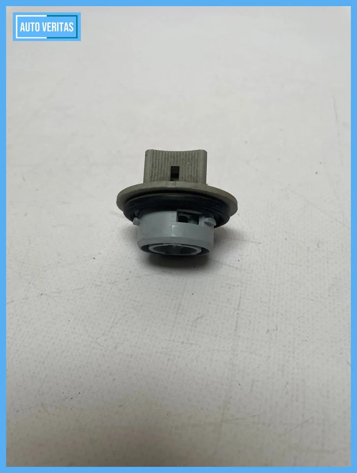 Original Ford Fiesta III 3 Courier Mazda 121 (GFJ/DB) lamp carrier 139807 - Image 3 of 4