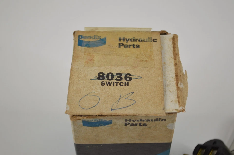 1961 1962 年 Oldsmobile 动力制动灯开关 1993571 动态超级 88 Starfire — 第 2/4 张图片