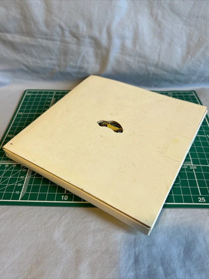 Micro Machines, Salón del Automóvil de Detroit, folleto promocional VW, Galoob, 1998 #011001 Foto 3 de 4