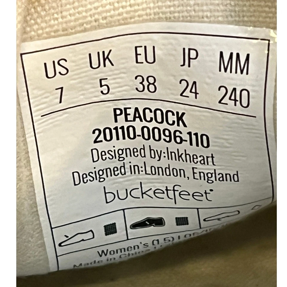 Zapatillas sin cordones Bucketfeet para mujer talla 7 blancas y negras con estampado de plumas de lona Foto 3 de 4