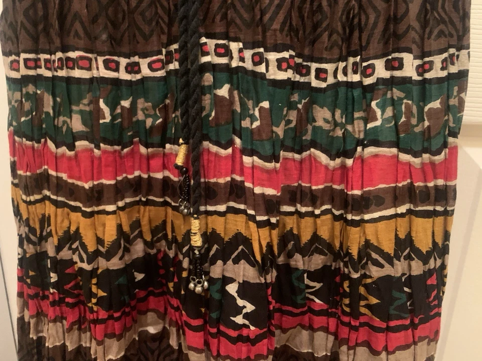 Sag Harbor boho flowy pleated floral Small cottagecore maxi skirt w drawstring — 第 4/4 张图片