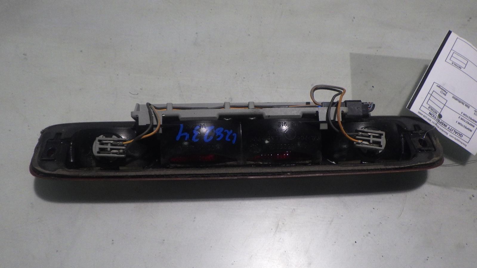 01 GMC SIERRA 2500 PICKUP 3rd Brake Light  