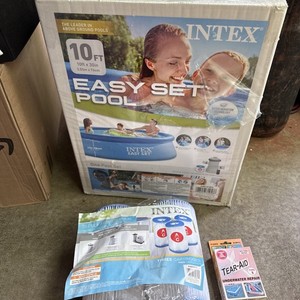 10 Foot Easy Set Pool with Pump and Filter INTEX 10’ x 30” New