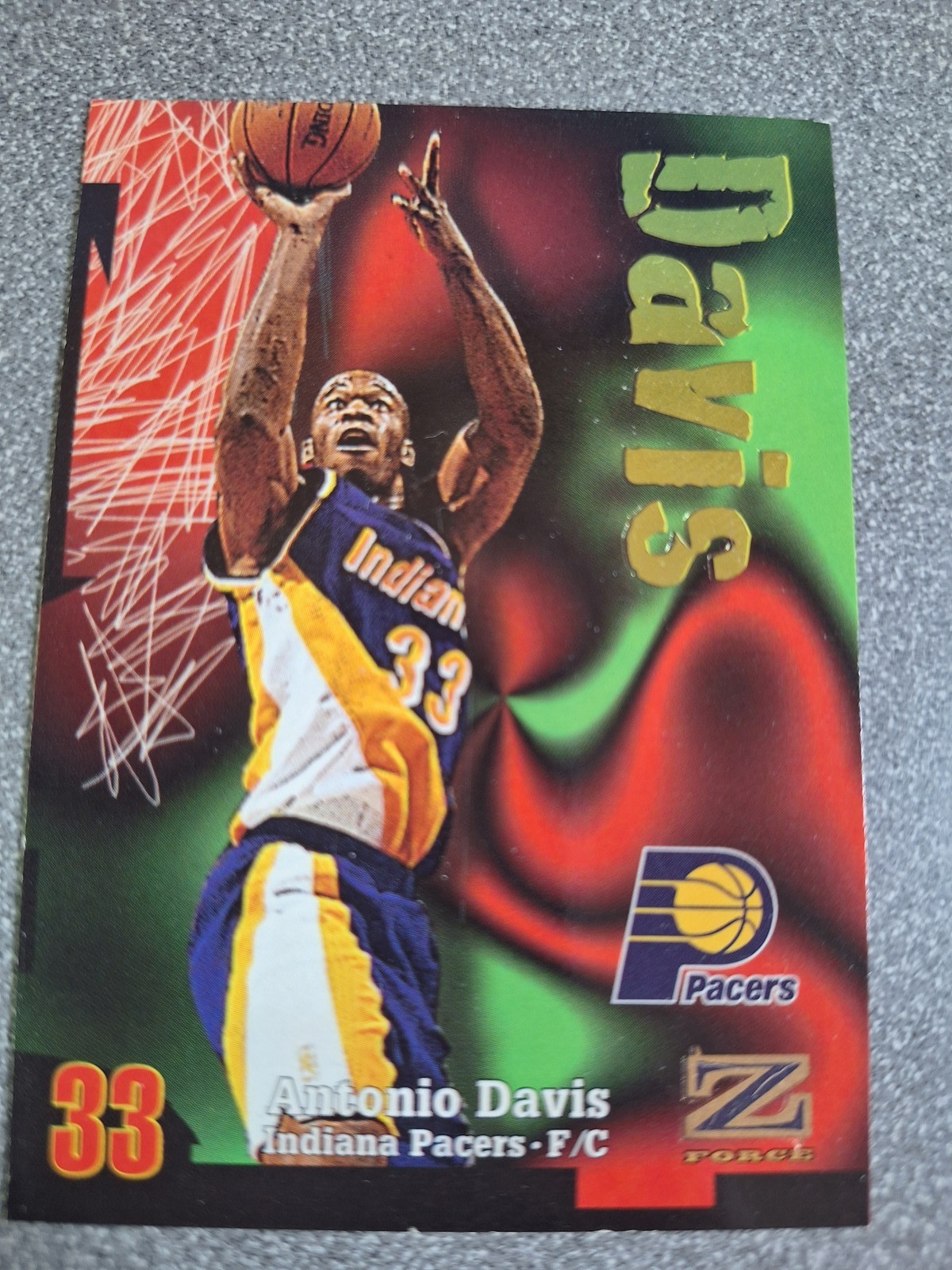 #106 Antonio Davis 1997-98 SkyBox Z-Force AU350