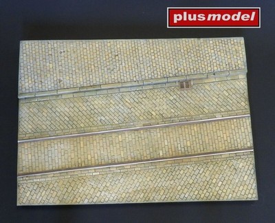 Plus Model 618 - 1/35 Display base - Cobblestone street wit tram tracks - Neu