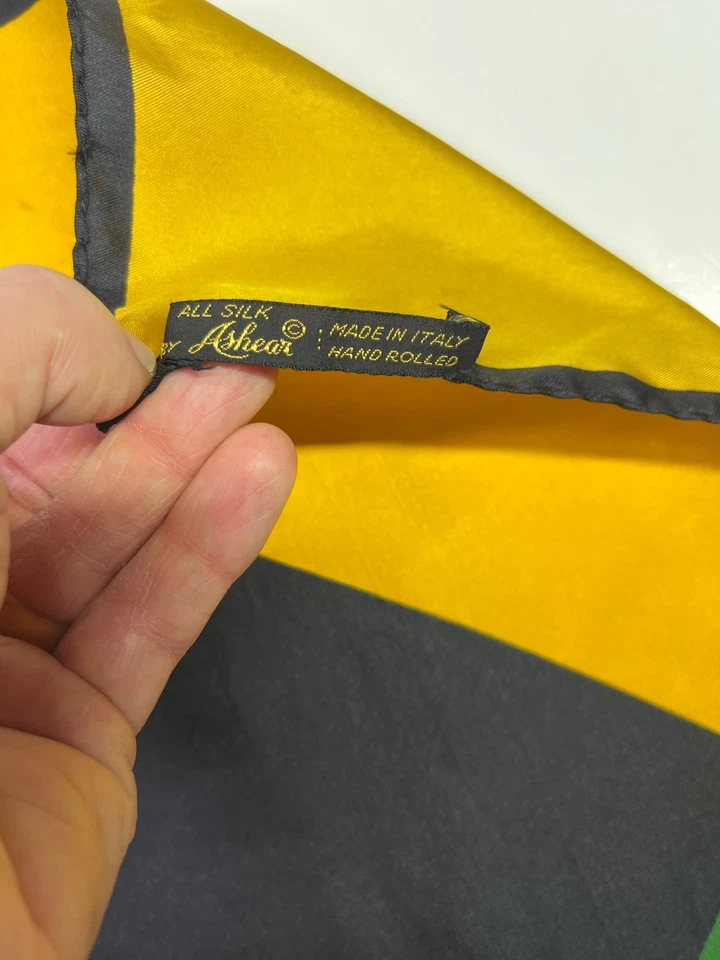 Bufanda cuadrada vintage Ashear toda seda hecha en Italia enrollada a mano 18x19 *Defectos Foto 4 de 4