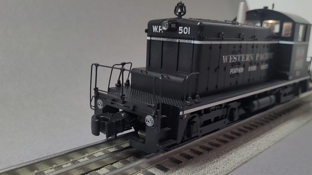 LIONEL WESTERN PACIFIC LEGACY SW1 #501 DIESEL ENGINE O GAUGE train