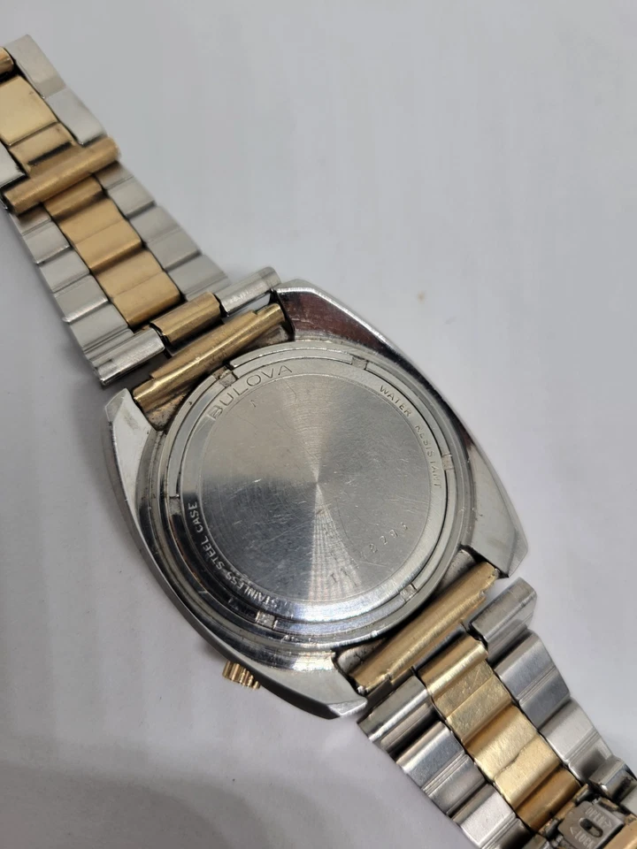Bulova Accutron anni 70 quadrante a specchio 2182 N4 38 mm cassa ammortizzata acciaio inox - Immagine 4 di 4