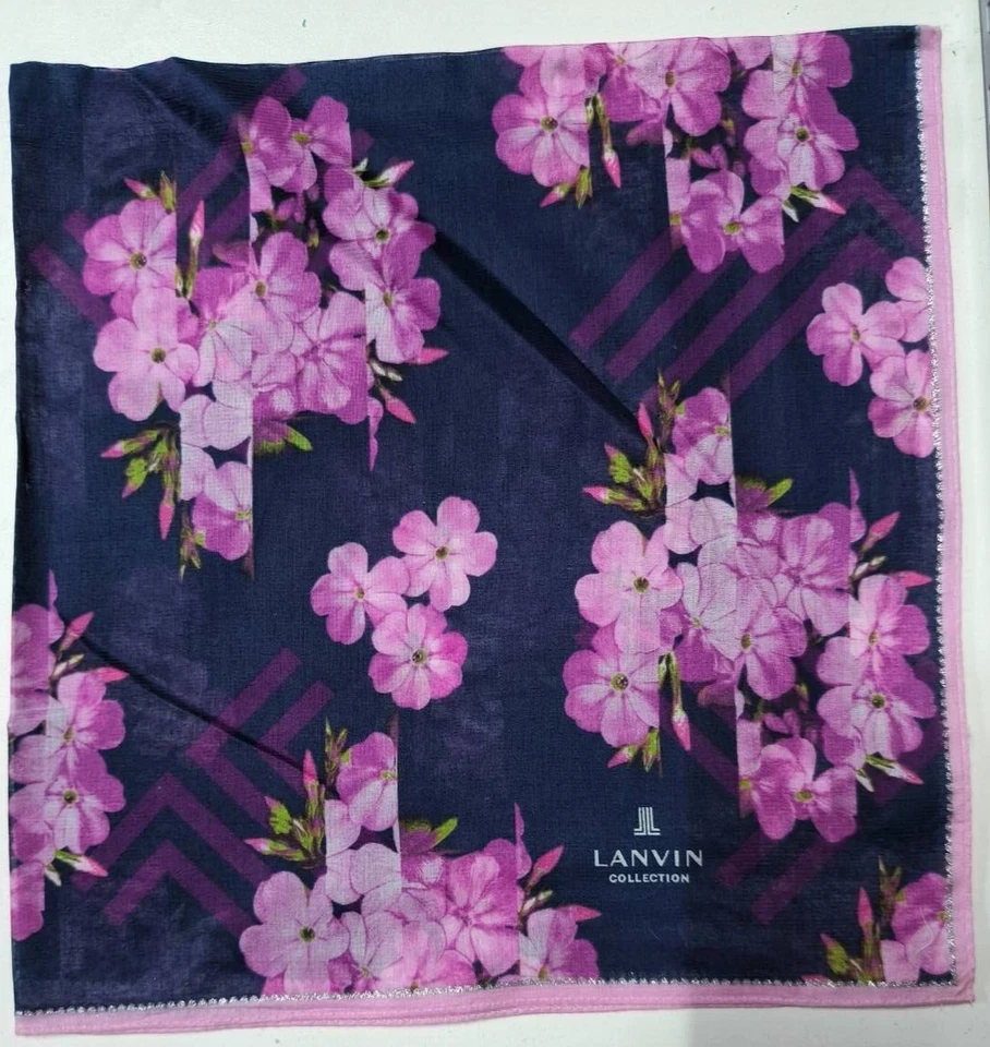 PAÑUELO CLÁSICO ESTAMPADO FLORA 22" Foto 2 de 2