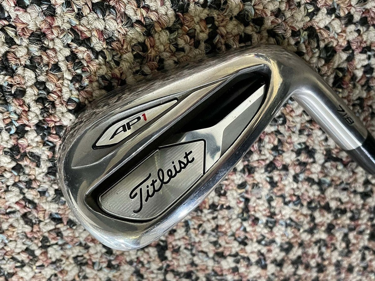 Titleist 718 AP1 48° Wedge Dynamic Gold S300 Stiff Flex Shaft Golf 