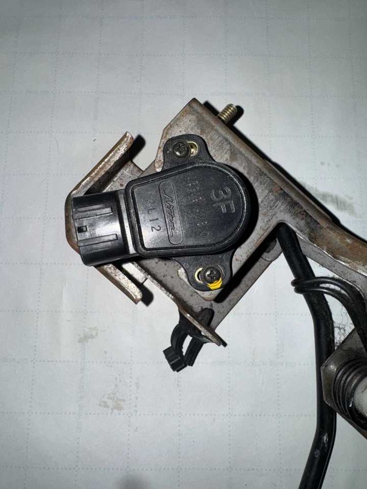 Pedal acelerador OEM 2003-2007 Infiniti G35 cupé Foto 2 de 4