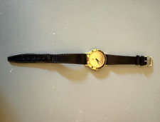 Gucci Gold Tone Round 32mm Quartz Analog Watch Roman Dial Black Leather