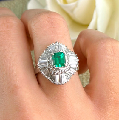 0,91 KT SMARAGD DIAMANT PLATIN RINGGRÖSSE 6,25 - R9568
