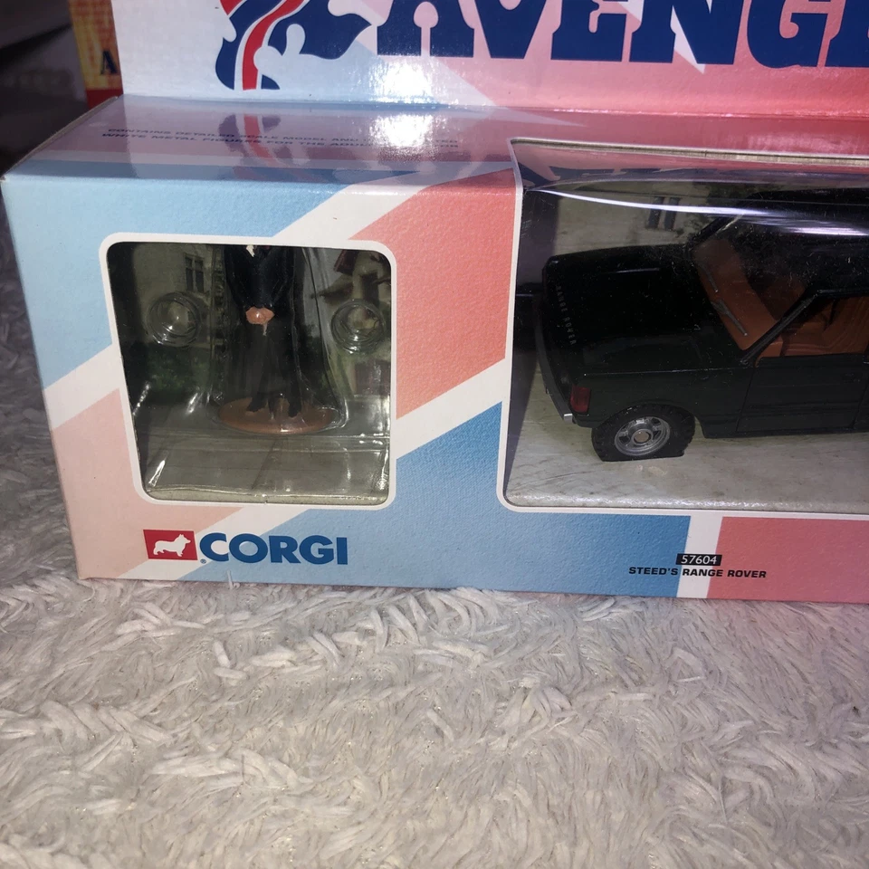 CORGI THE NEW AVENGERS RANGE ROVER WITH STEED FIGURE 1/36 57604 - Image 2 of 4