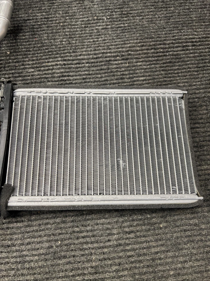 UAC C102008-2011 Ford Focus HVAC Heater Core HT 9465C - Image 2 of 4