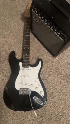 Fender Squier Stratocaster Electric Guitar Pack with Fender Frontman 10g...