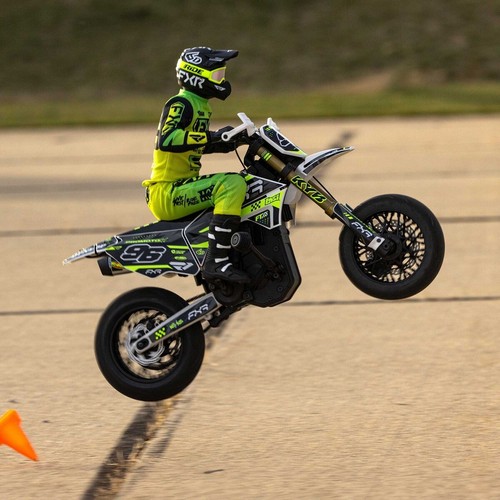 Losi LOS-2310 Promoto-SM 1/4 Supermoto Motorcycle RTR Weiß inkl Akku/Lader - Bild 2 von 9