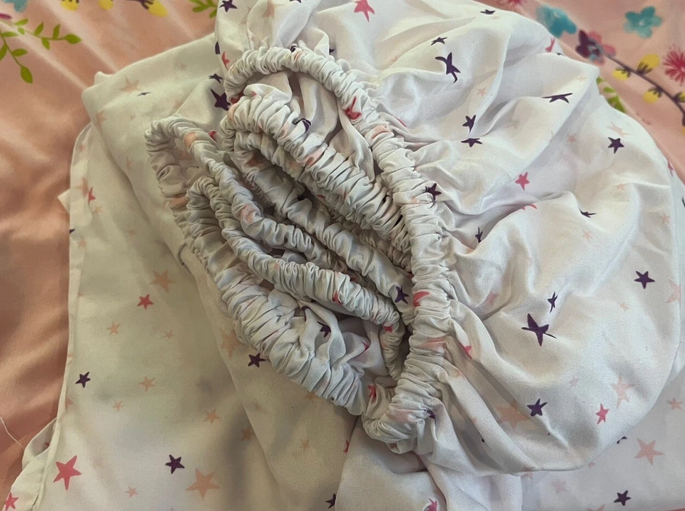 Mainstays Kids Bedding Set 7PCS Rainbow Unicorn Theme - Size Full - Image 3 of 4