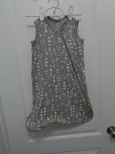 Honest Company Solid Gray White Geometric Sleeveless Zipper Swaddle Size Small