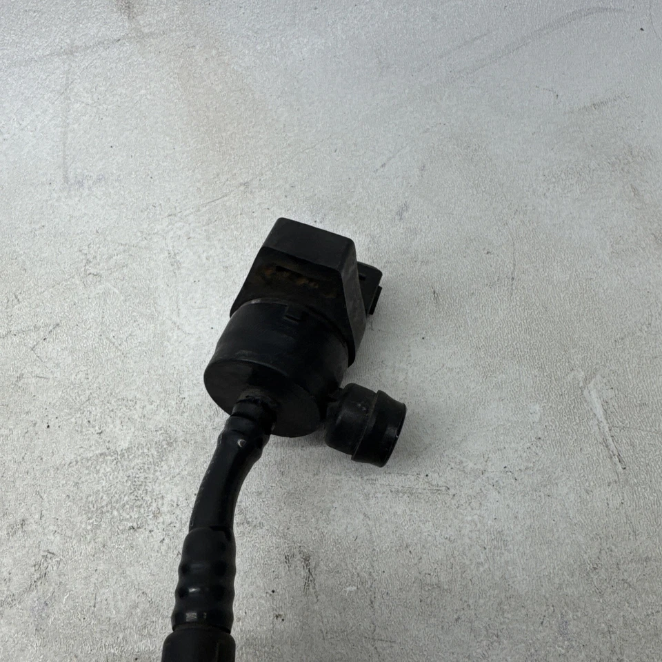 Válvula de respiración del tanque de combustible BMW E93 335i 3.0 M-SPORT 7551262 2009 Foto 4 de 4