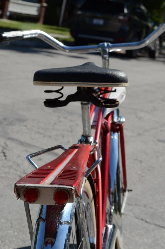 Bicicleta Sears J.C. Higgins Flightliner 1959 24" con doble faro - rojo/blanco Foto 4 de 4