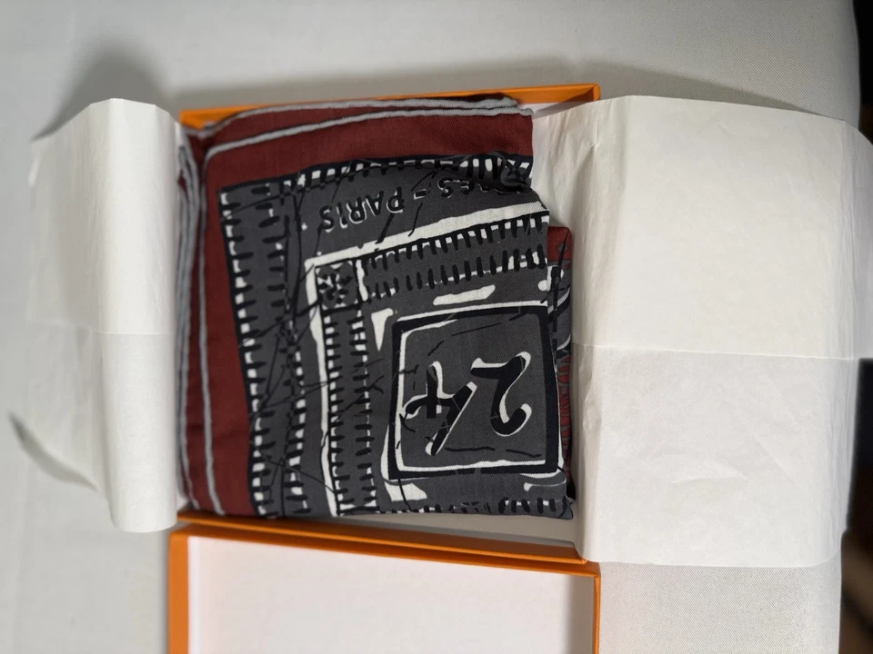 Hermès Vintage Carré 65 Cotton Scarf – Anthracite/Marine/Red With Box - Image 2 of 4