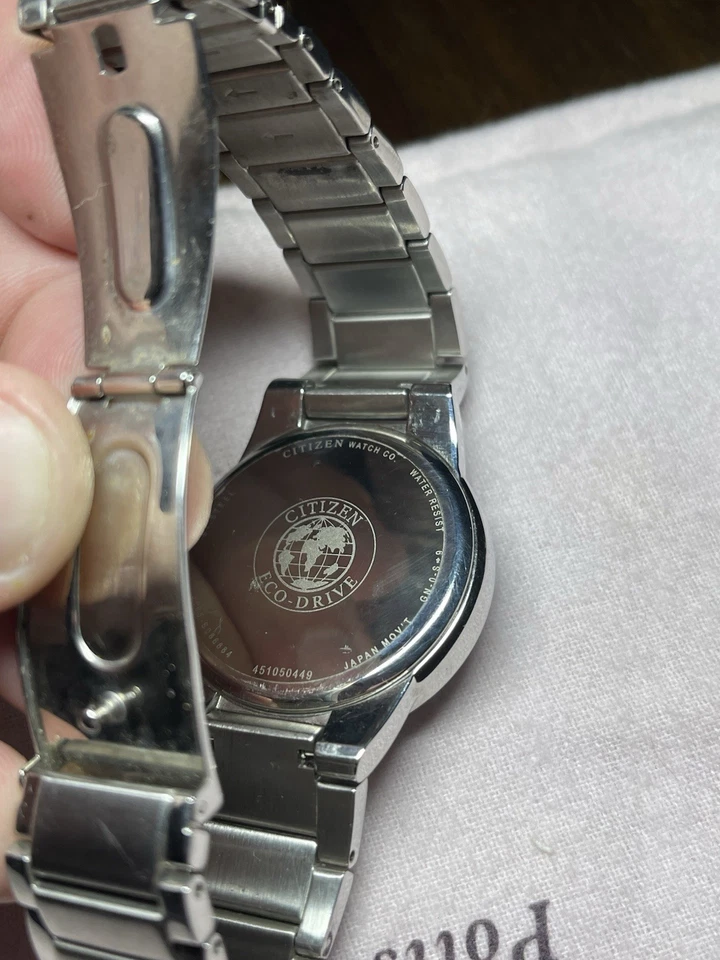 Citizen Eco-Drive esfera plateada J165-S086884 elegante cara lisa Foto 3 de 4