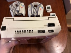 SEGA Dreamcast Console White 2 Controllers 2 VMUs 4 Controller Ports