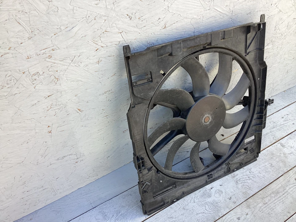 Ventilador de refrigeración eléctrico del motor del radiador delantero BMW X5 2014-2018 con cubierta de carcasa OEM Foto 2 de 4